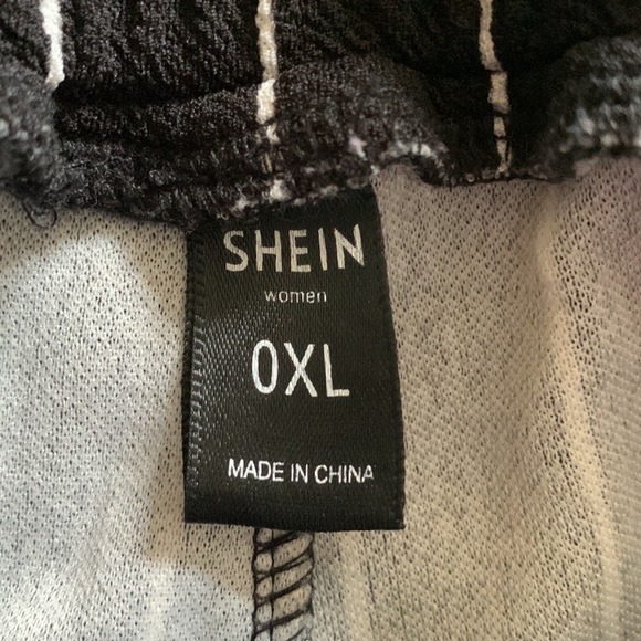 SHEIN Stretchy-fit material striped black and white pants! Very comfortable! - Picture 4 of 4